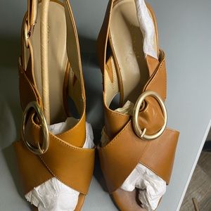 Brand new Ann Taylor brown 3.5” high-heel shoes.